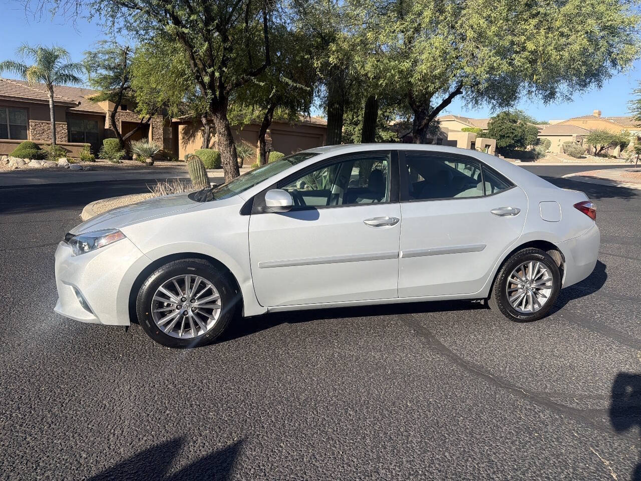 Used 2014 Toyota Corolla LE FWD image 4