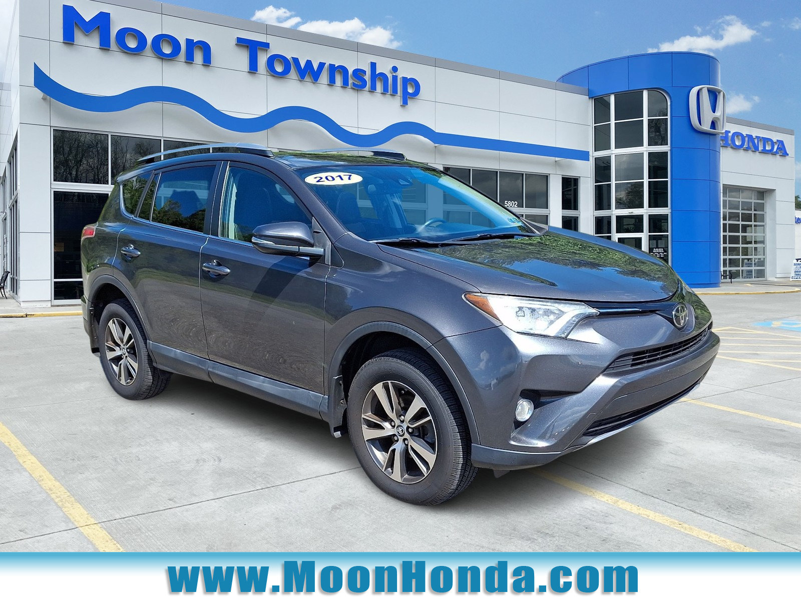 Used 2017 Toyota RAV4 XLE w/ Plus Extra Value Package AWD/4WD image 1