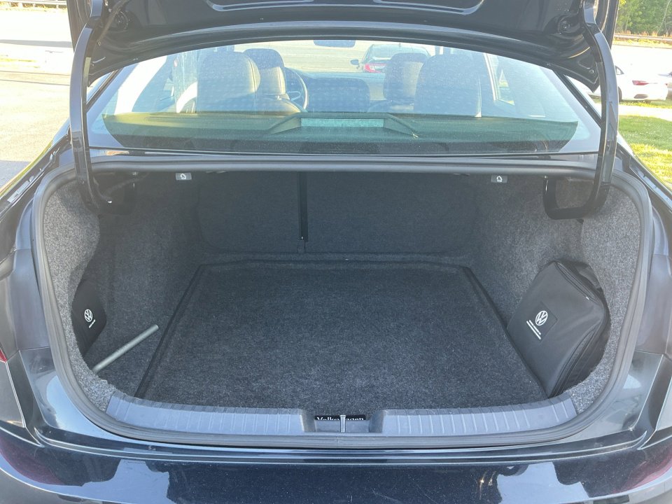 Certified 2022 Volkswagen Jetta SE image 19