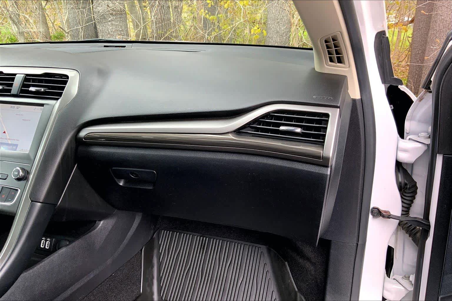 Used 2020 Ford Fusion SEL FWD image 19
