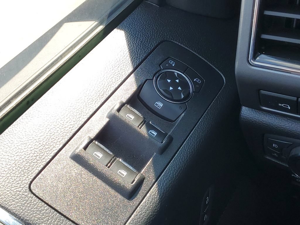 Used 2019 Ford F150 XLT w/ Equipment Group 302A Luxury AWD/4WD image 16