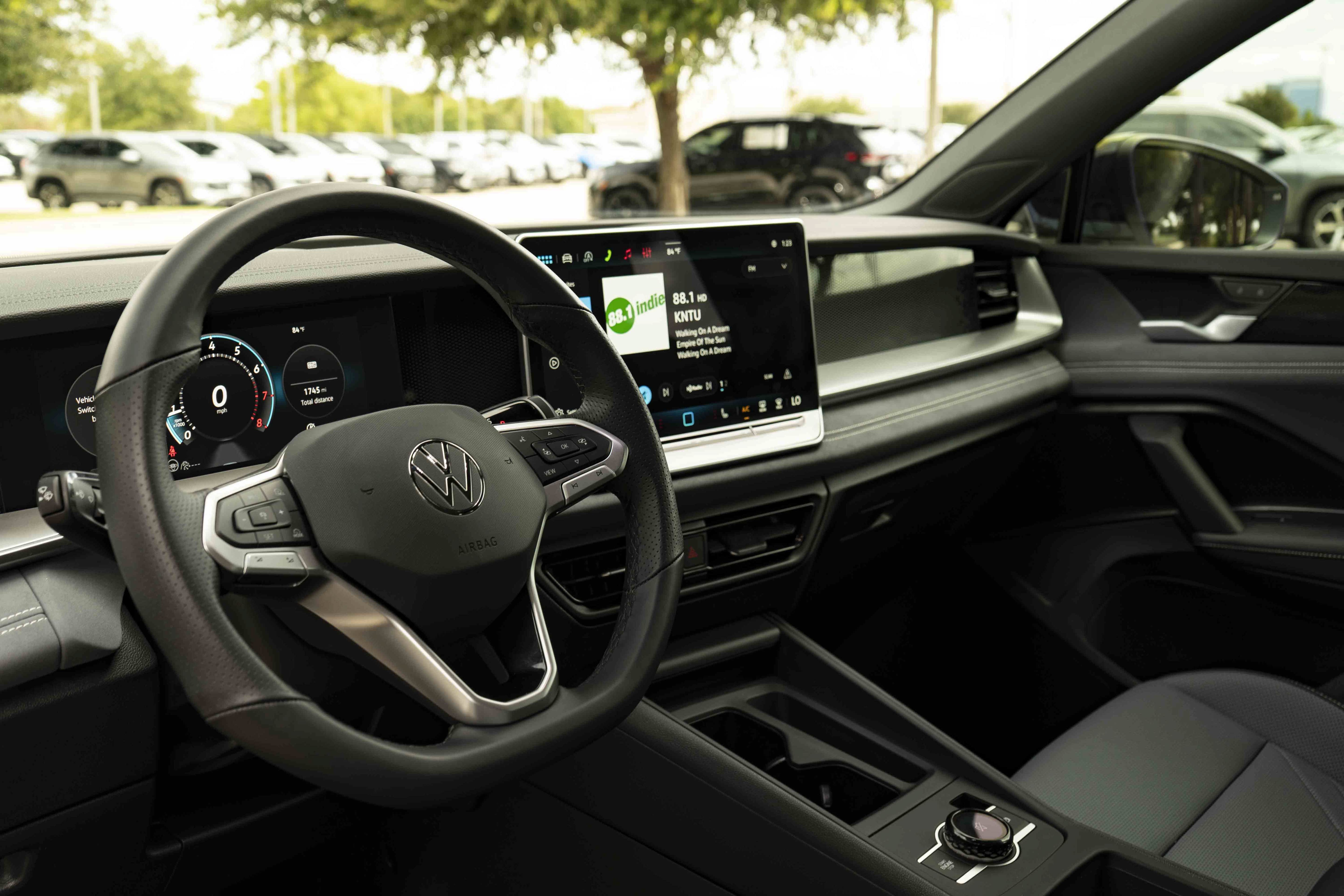 Certified 2026 Volkswagen Tiguan SE R-Line FWD image 15
