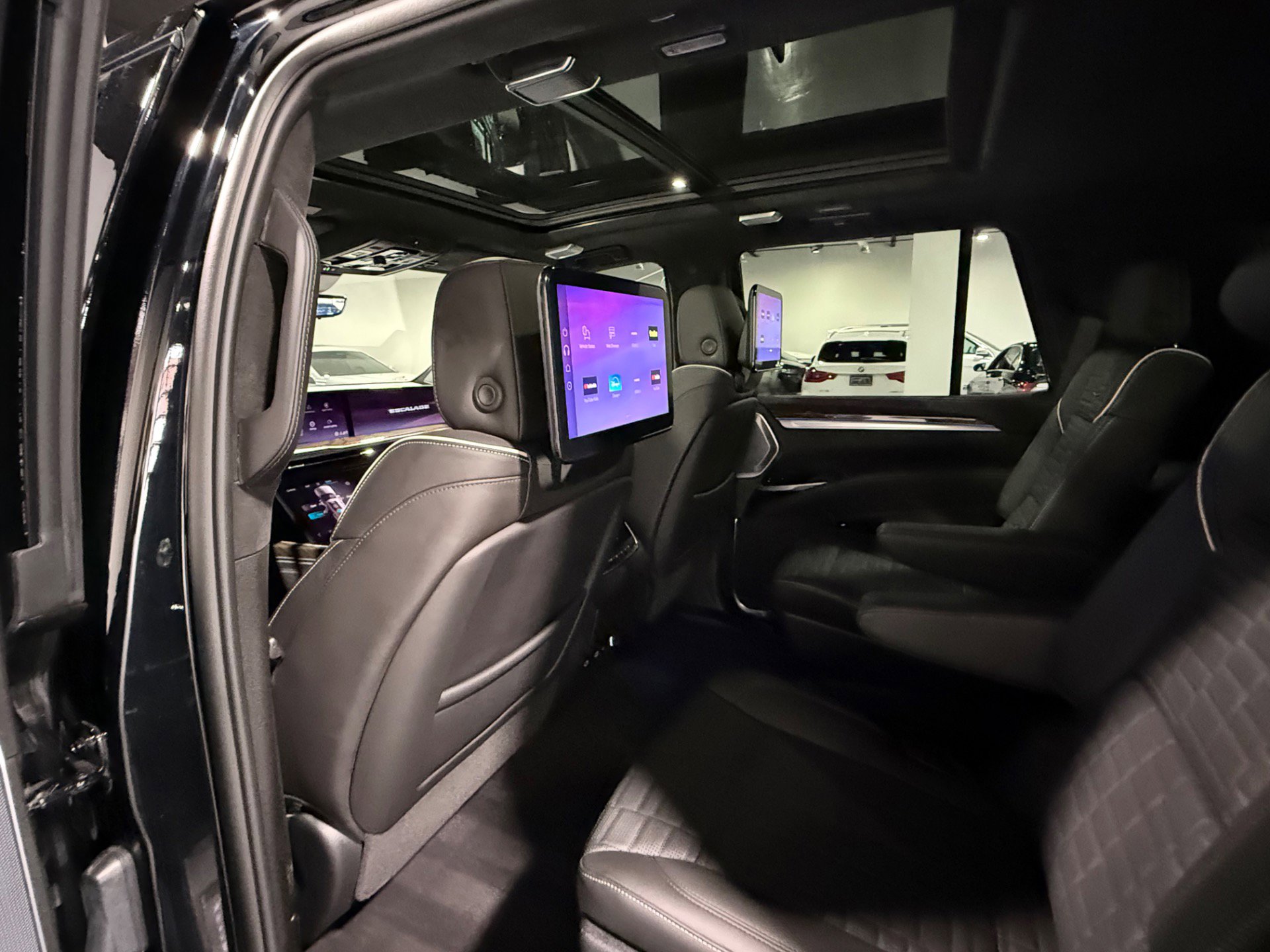 Used 2025 Cadillac Escalade Sport Platinum w/ LPO, ONYX Package image 66