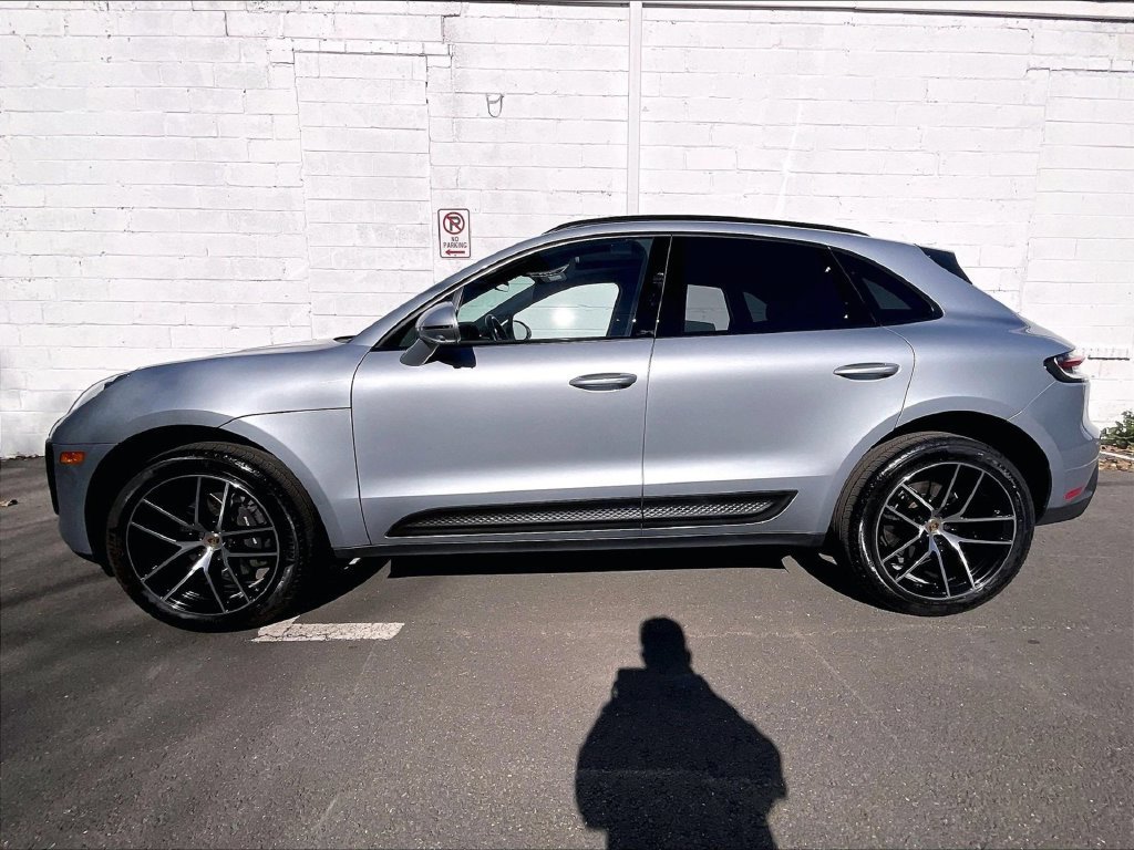 Certified 2023 Porsche Macan AWD/4WD image 2
