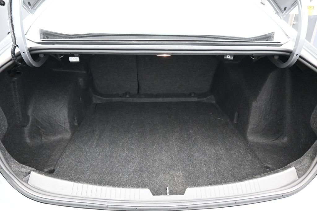 Used 2024 Chevrolet Malibu LT FWD image 33