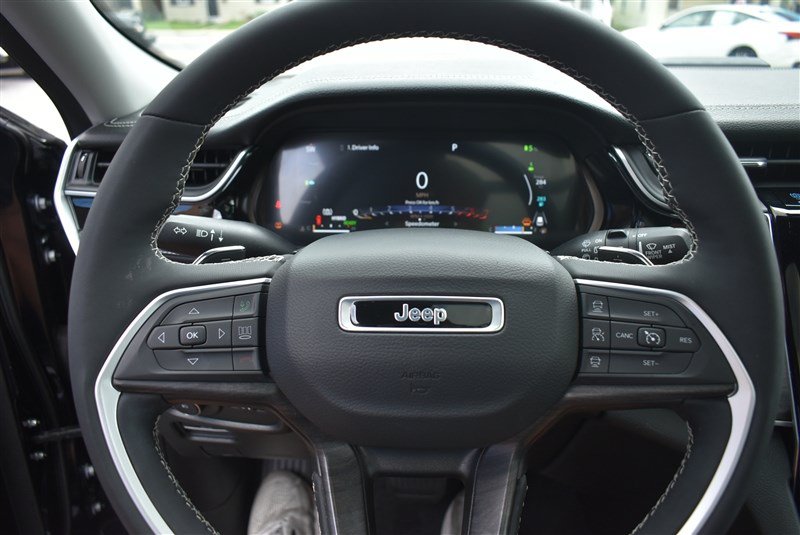 Used 2023 Jeep Grand Cherokee 4WD 4xe image 13