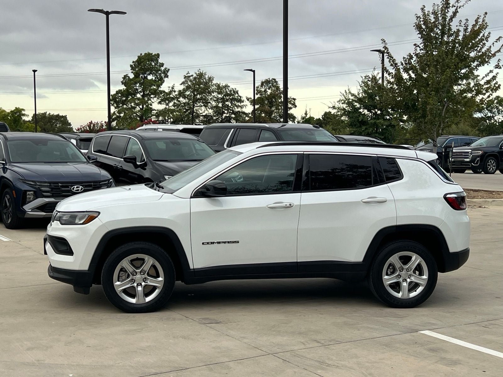 Used 2023 Jeep Compass Latitude w/ Convenience Group AWD/4WD image 6