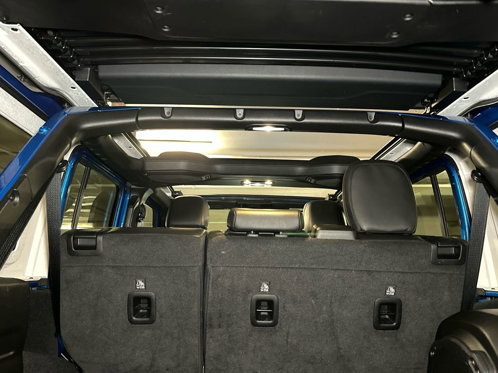 Used 2023 Jeep Wrangler Unlimited Sahara image 7