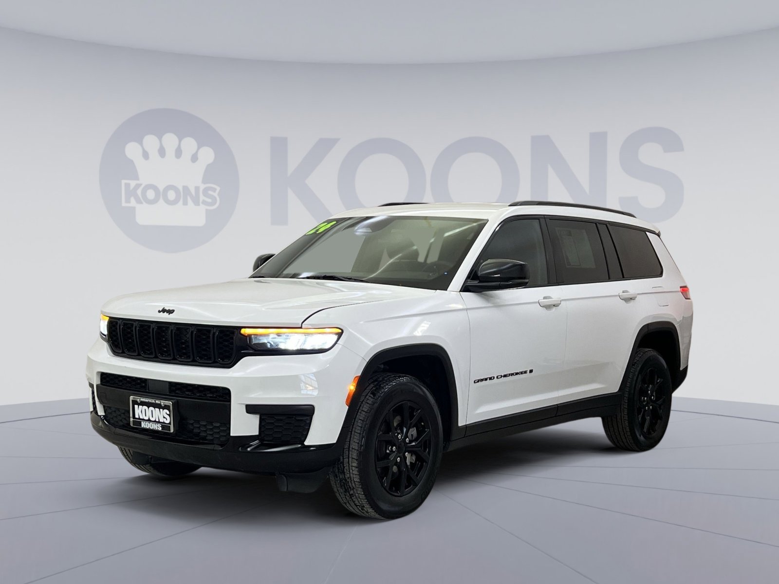 Used 2024 Jeep Grand Cherokee L Laredo image 1