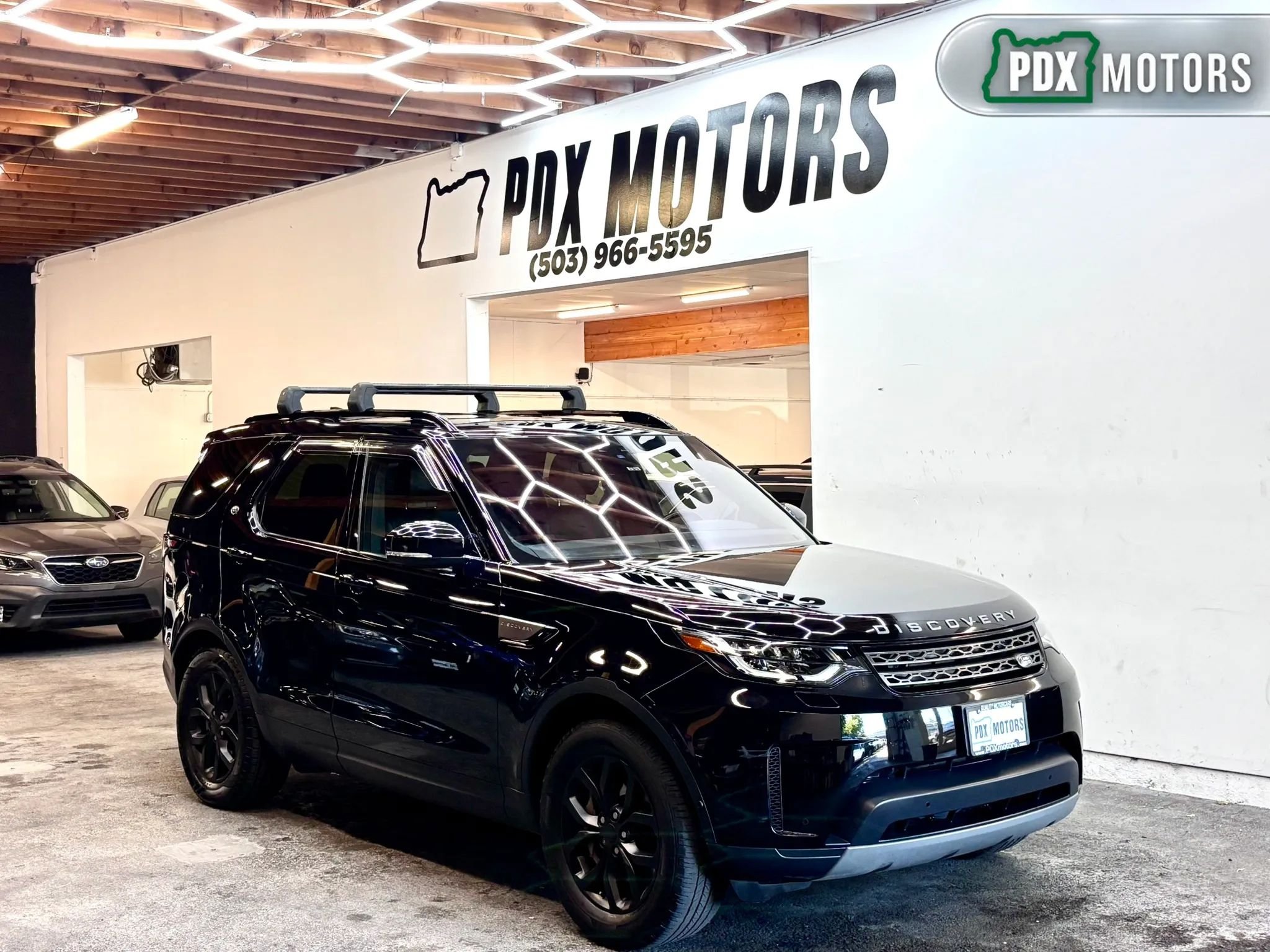 Used 2020 Land Rover Discovery SE AWD/4WD image 1