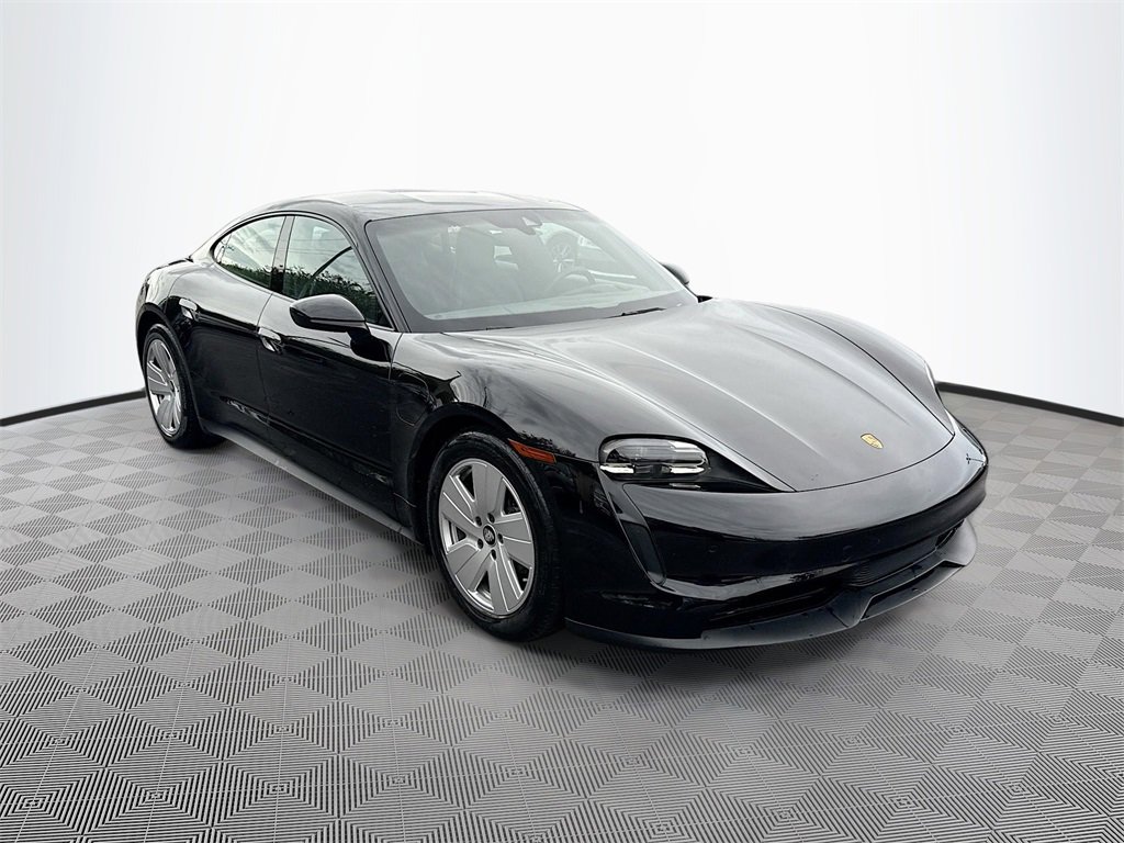 Used 2021 Porsche Taycan image 4