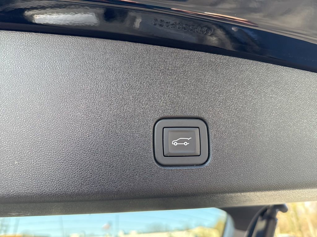 Used 2025 Cadillac Optiq Sport 2 image 53