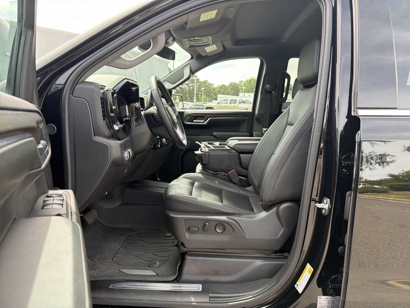 Used 2024 GMC Sierra 1500 SLT AWD/4WD image 16