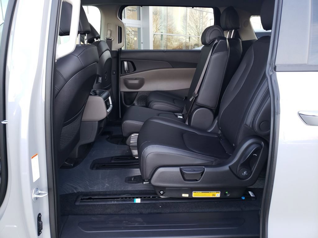 New 2026 Kia Carnival EX FWD image 26