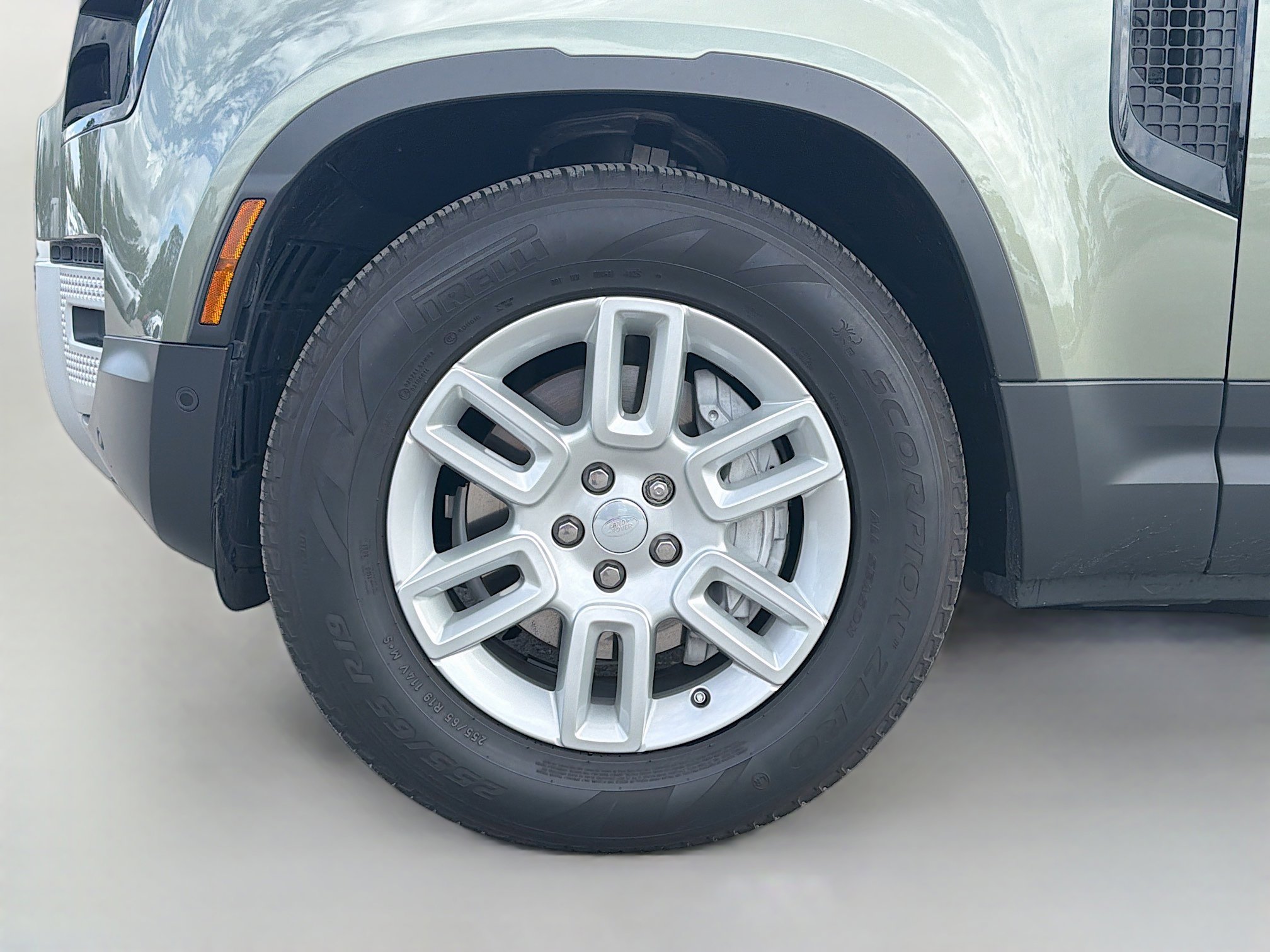 Used 2025 Land Rover Defender 110 S image 42