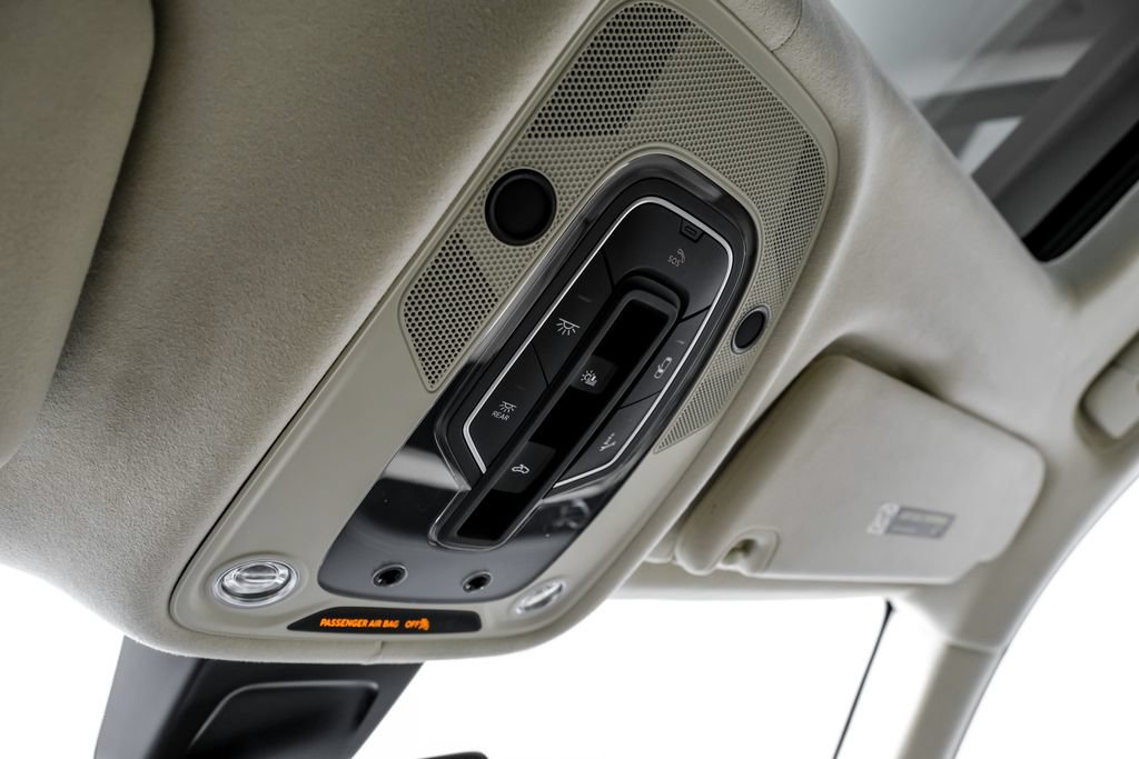Used 2024 Bentley Bentayga AWD/4WD image 29