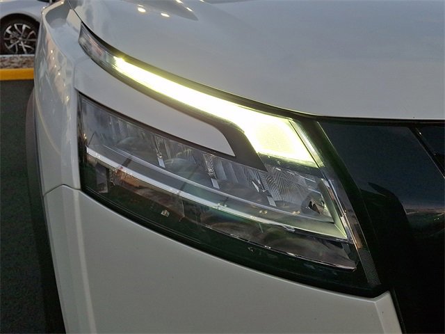 Used 2022 Nissan Pathfinder SL w/ SL Black Package image 13