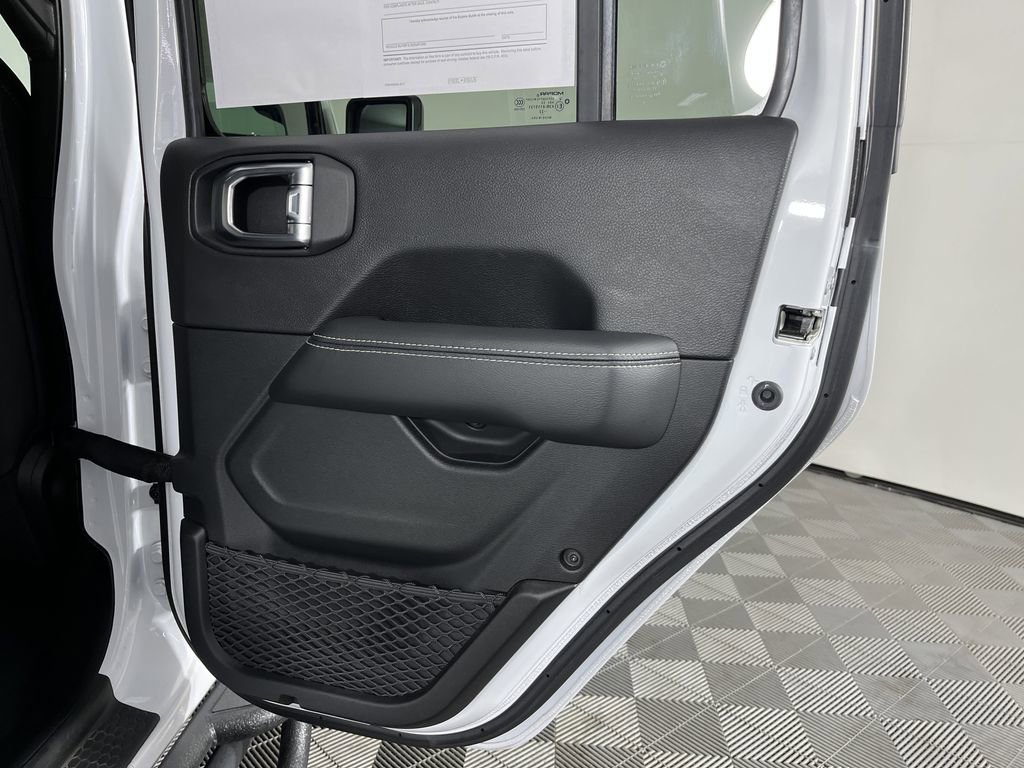 Used 2022 Jeep Wrangler Unlimited Sahara image 14