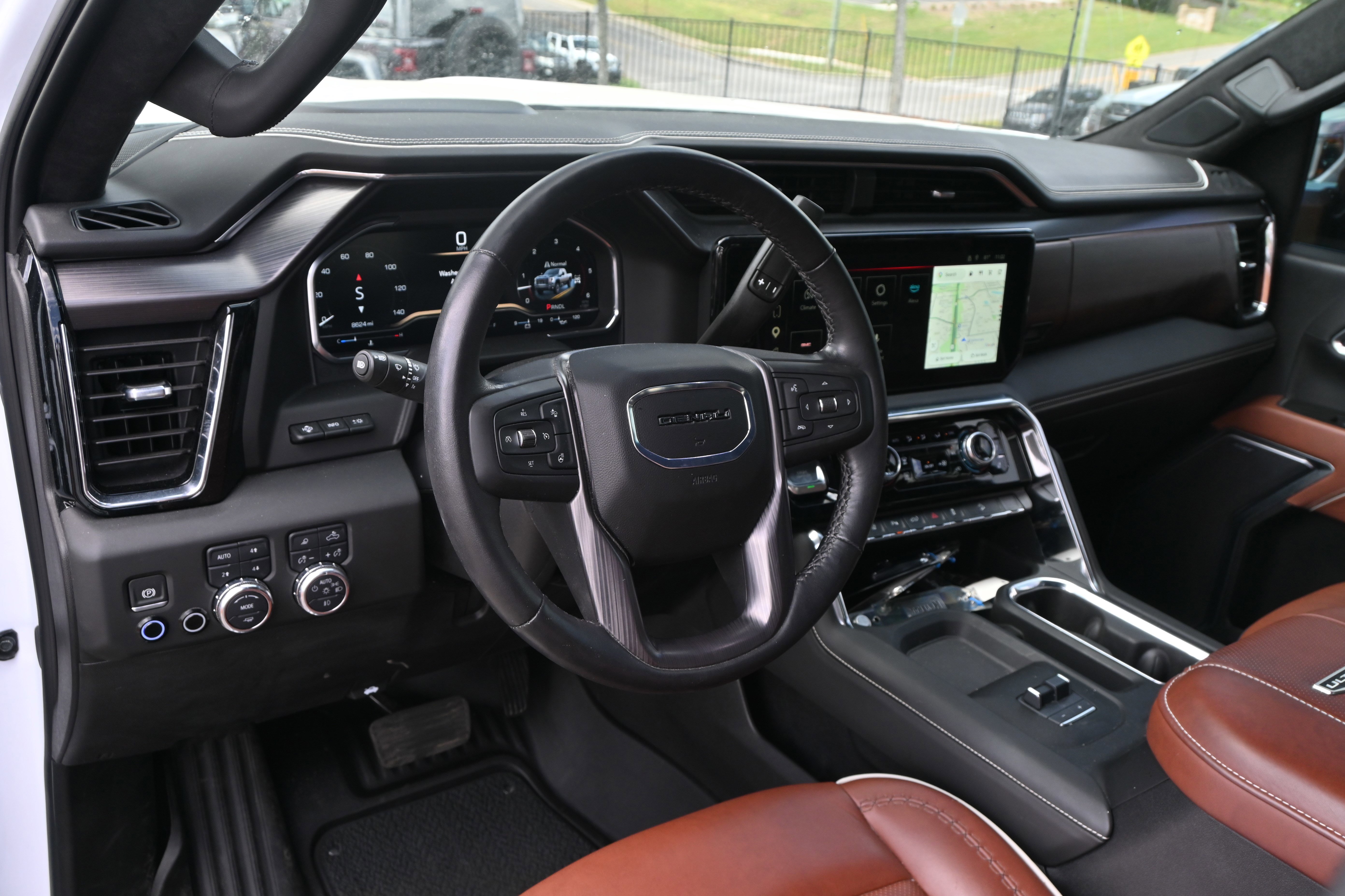 Used 2025 GMC Sierra 2500 Denali Ultimate image 3