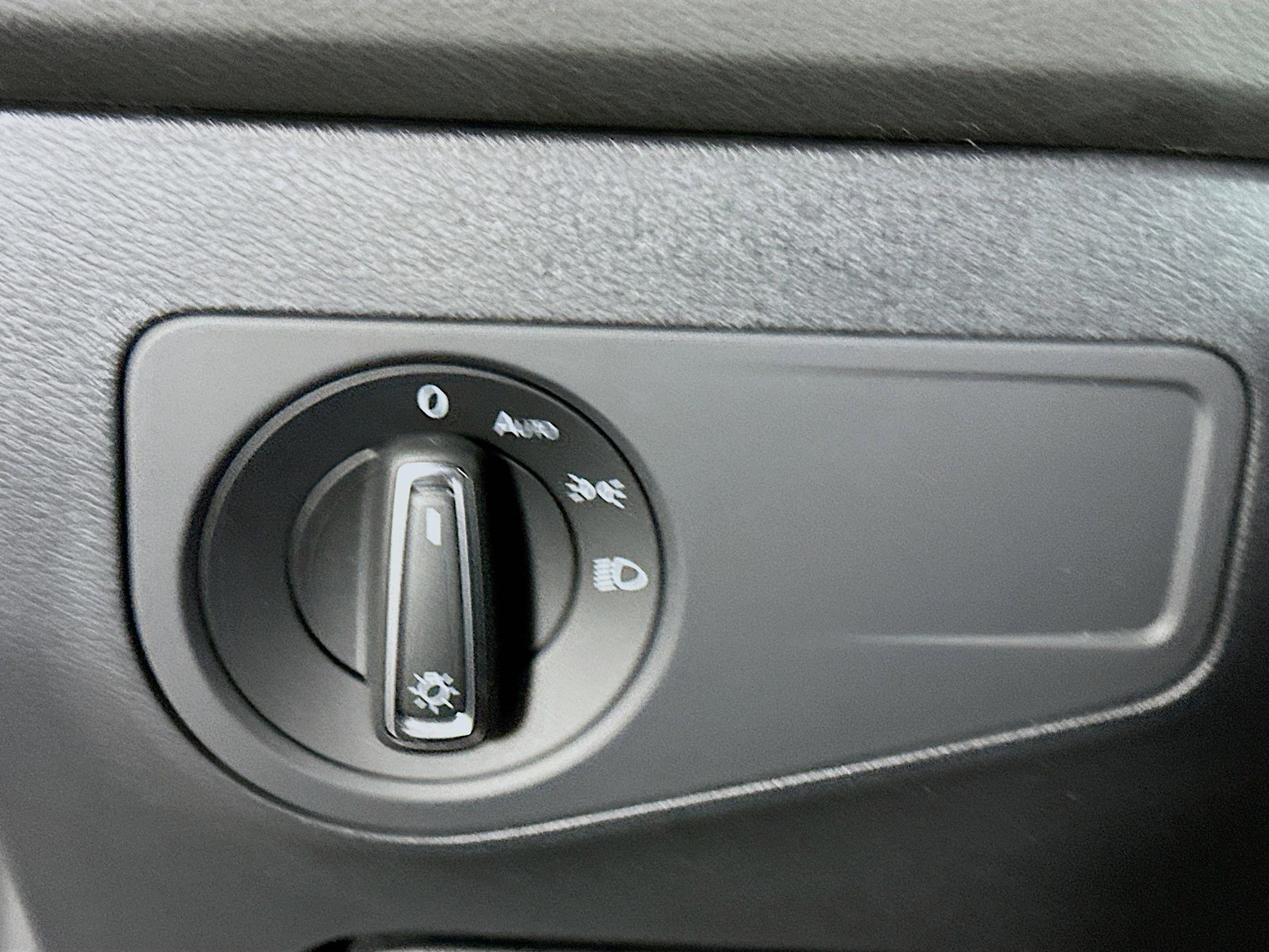 Used 2022 Volkswagen Tiguan SE w/ Panoramic Sunroof Package image 17