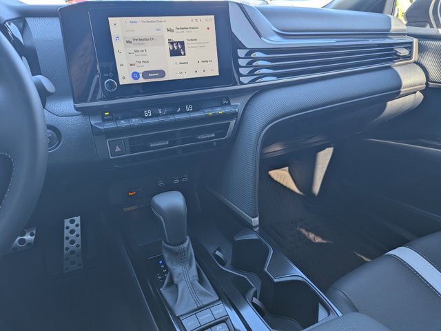 Used 2025 Toyota Camry SE image 24