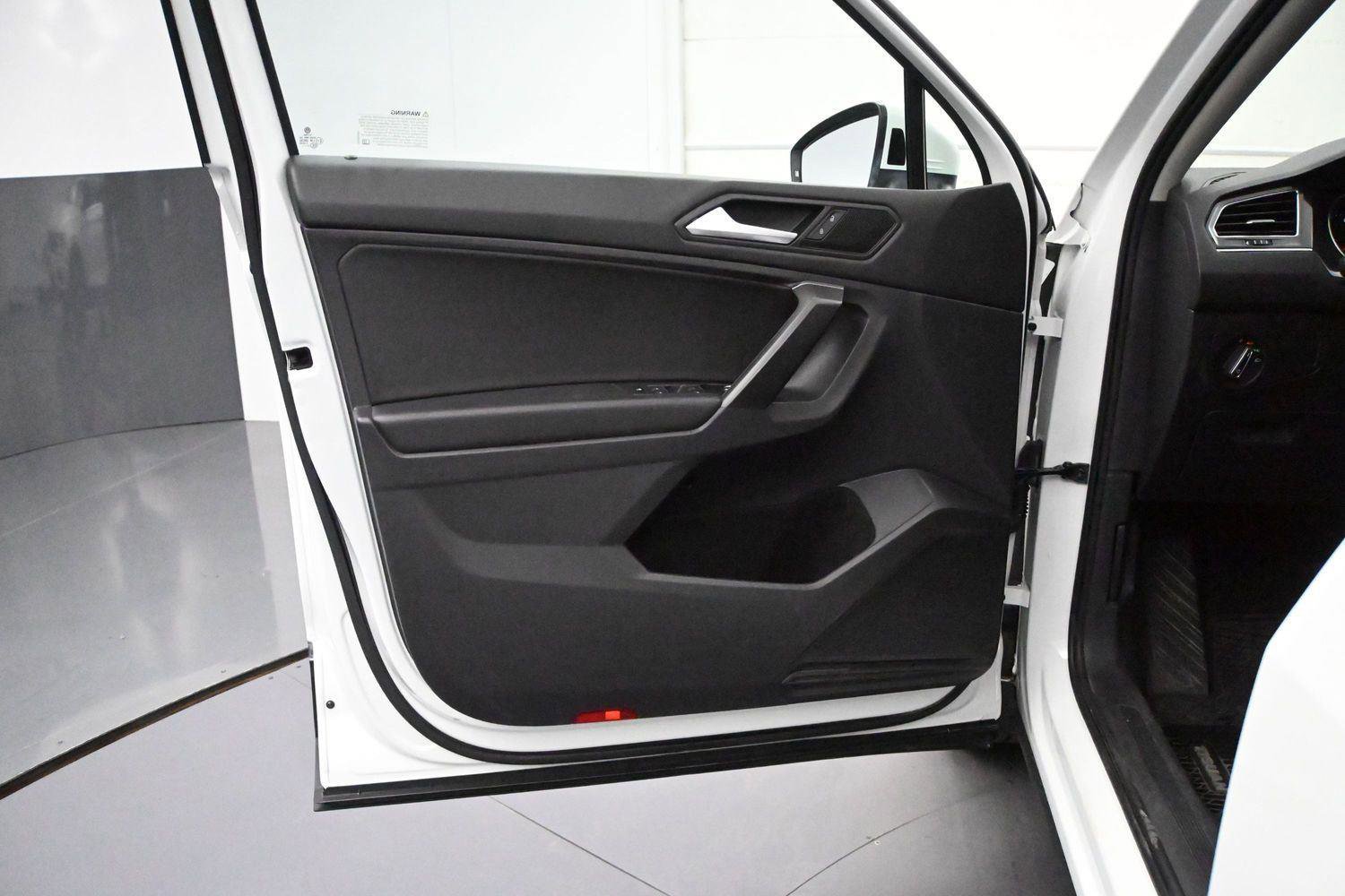 Used 2021 Volkswagen Tiguan SE w/ Panoramic Sunroof Package AWD/4WD image 8