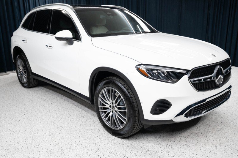 New 2027 Mercedes-Benz GLC 300 image 3