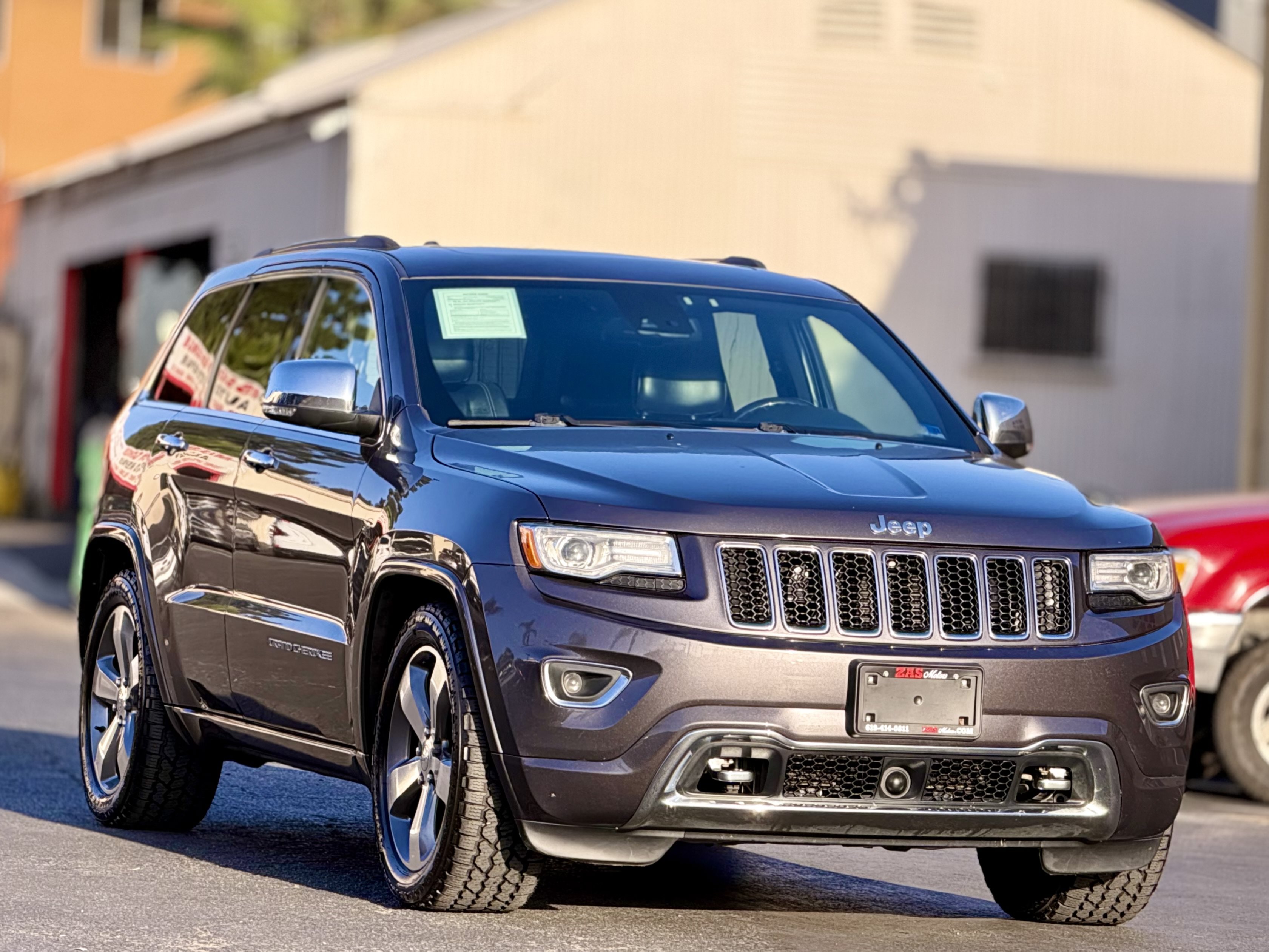 Used 2015 Jeep Grand Cherokee Overland w/ Advanced Technology Group AWD/4WD image 4