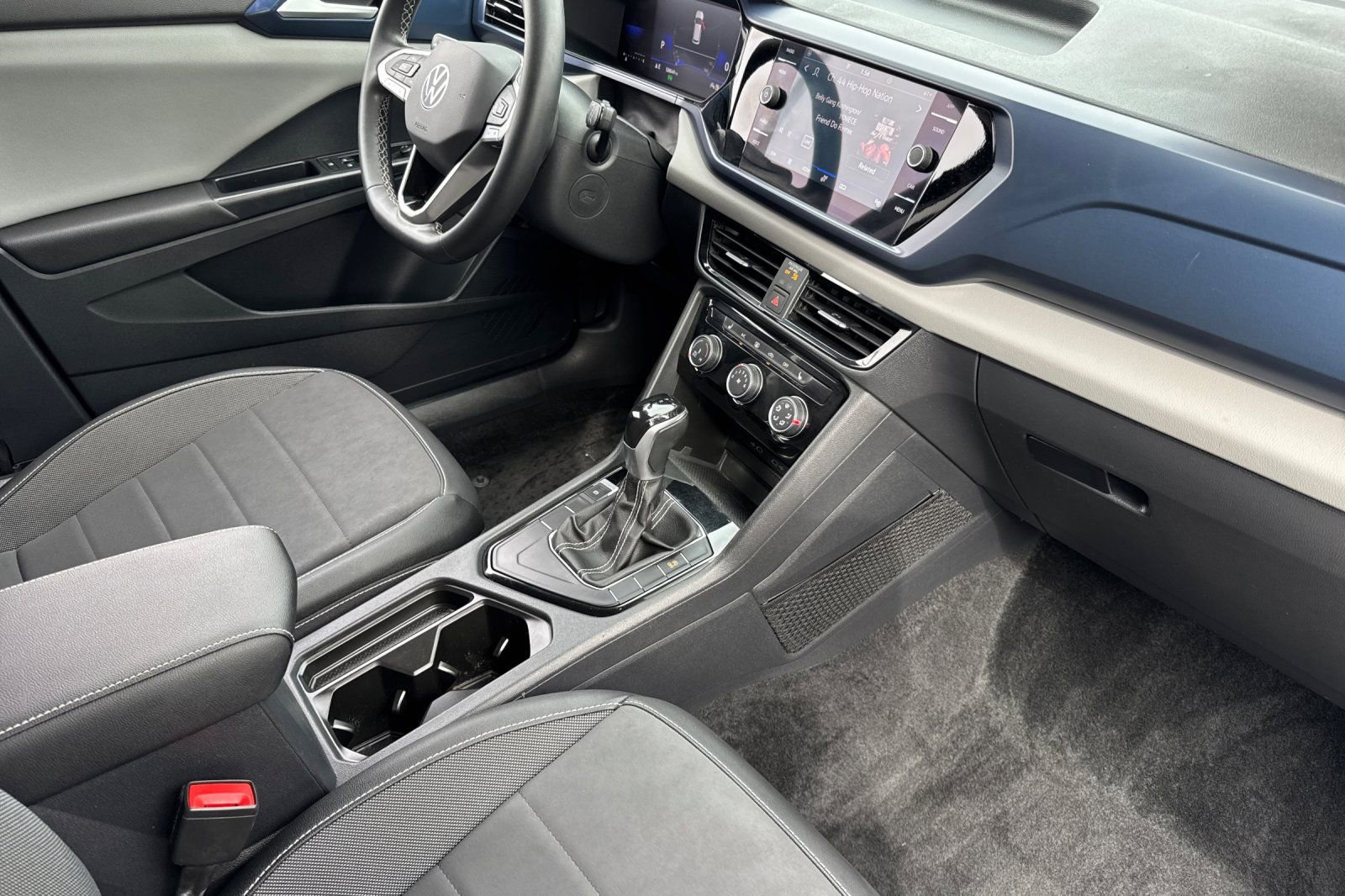 Used 2023 Volkswagen Taos SE image 16