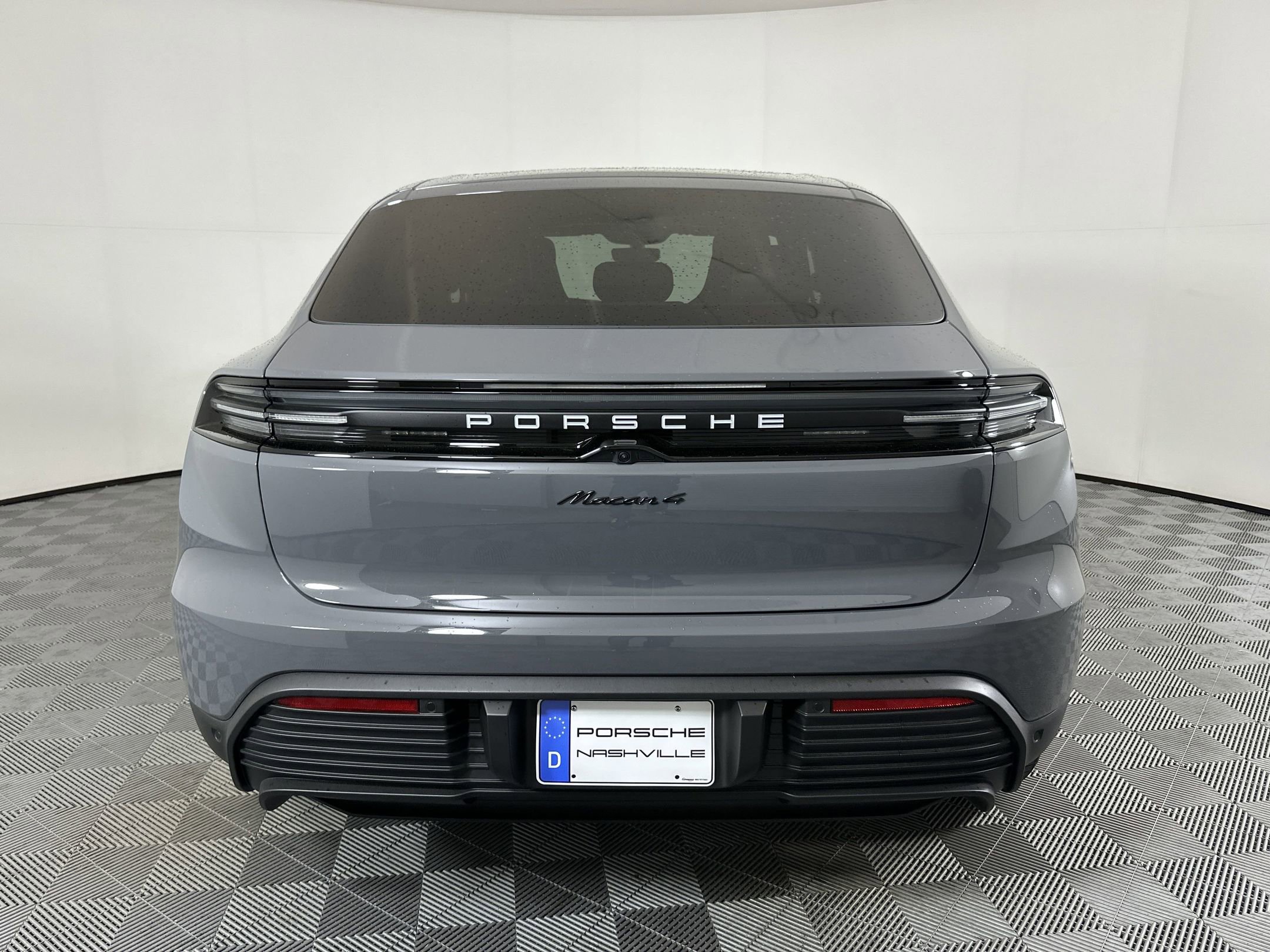 Used 2025 Porsche Macan 4 Electric image 11