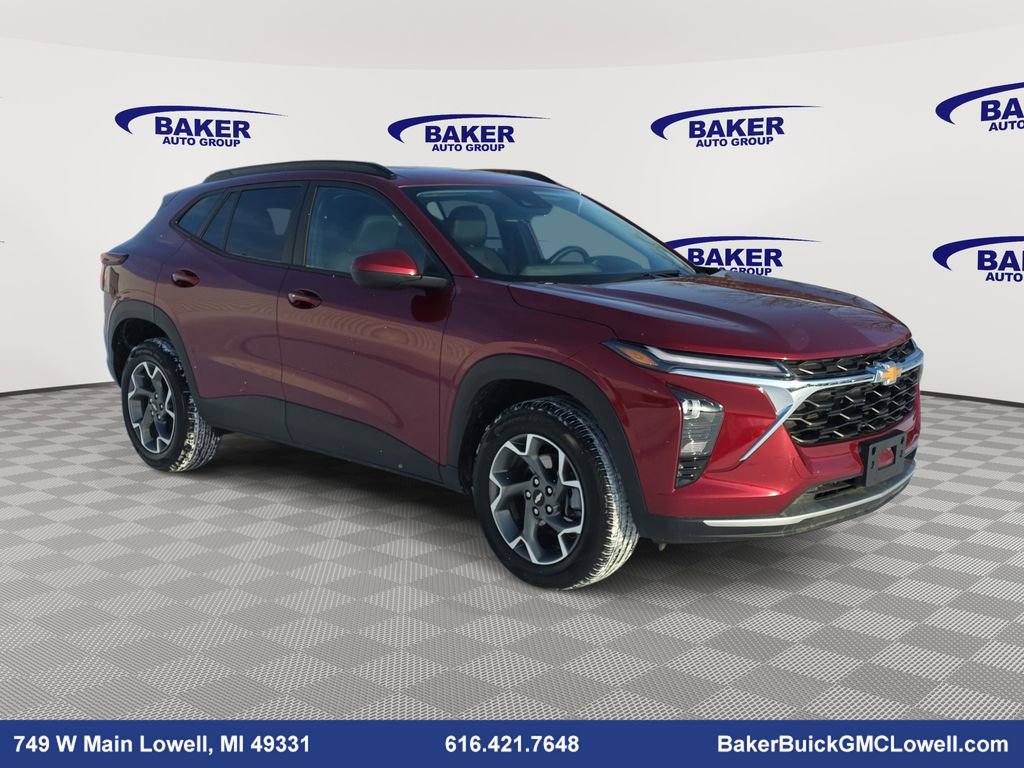 Used 2025 Chevrolet Trax LT w/ LT Convenience Package image 3