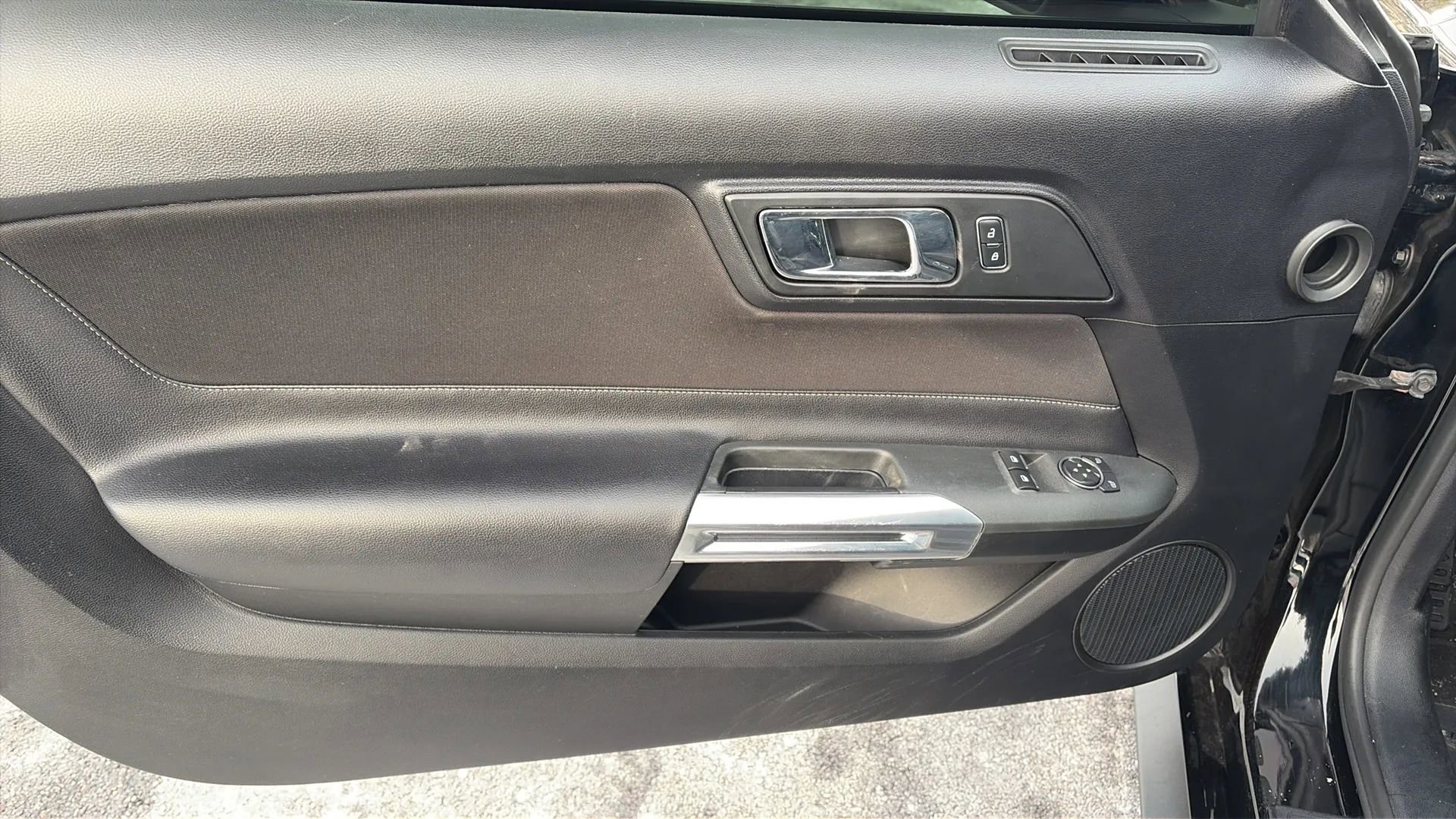 Used 2017 Ford Mustang Coupe image 33