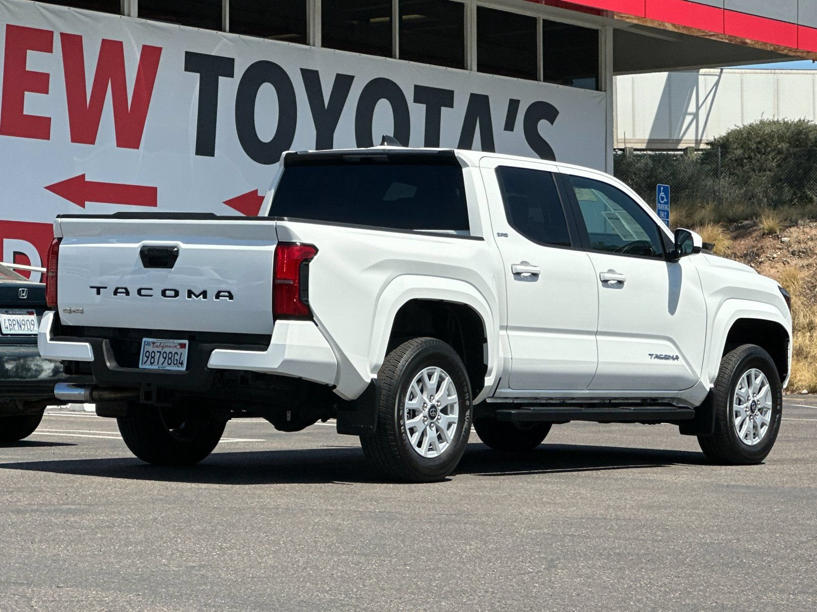 Used 2025 Toyota Tacoma SR5 AWD/4WD image 5