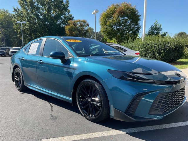 Used 2025 Toyota Camry SE FWD image 5