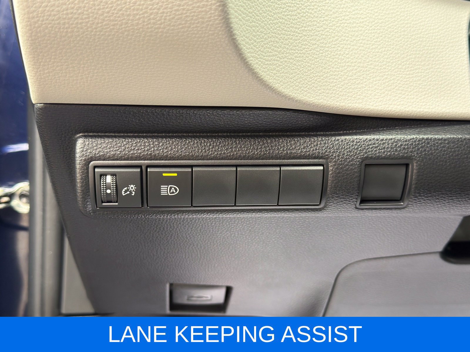 Used 2024 Toyota Corolla LE FWD image 14
