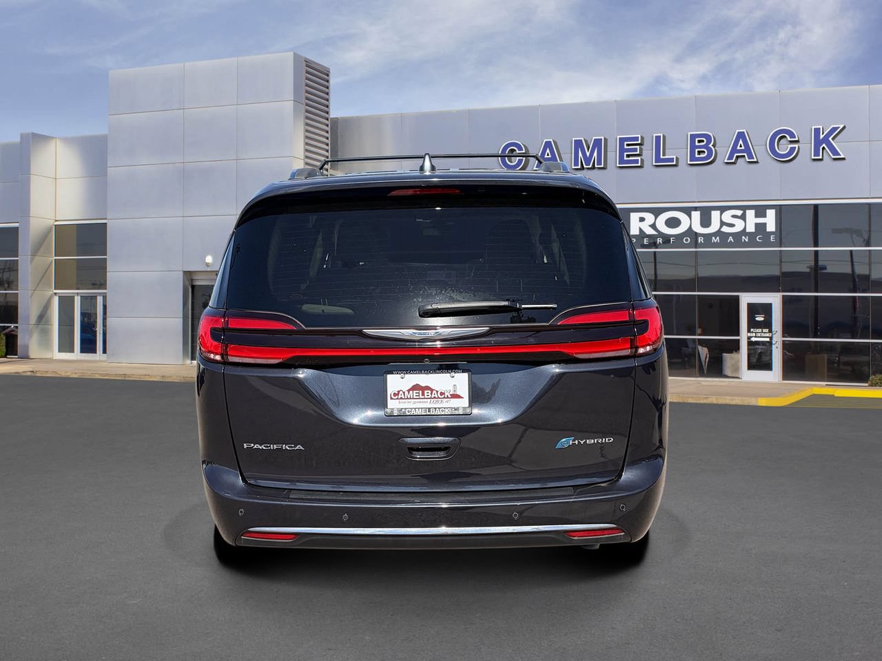 Used 2021 Chrysler Pacifica Limited w/ Uconnect Theater Family Group FWD image 5