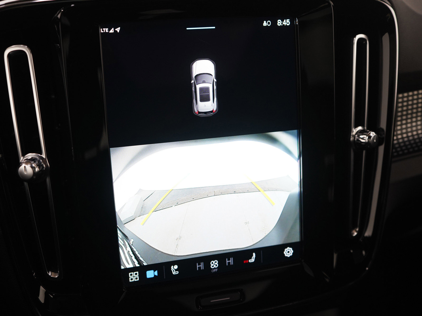 Used 2021 Volvo XC40 P8 Recharge w/ Advanced Package image 28