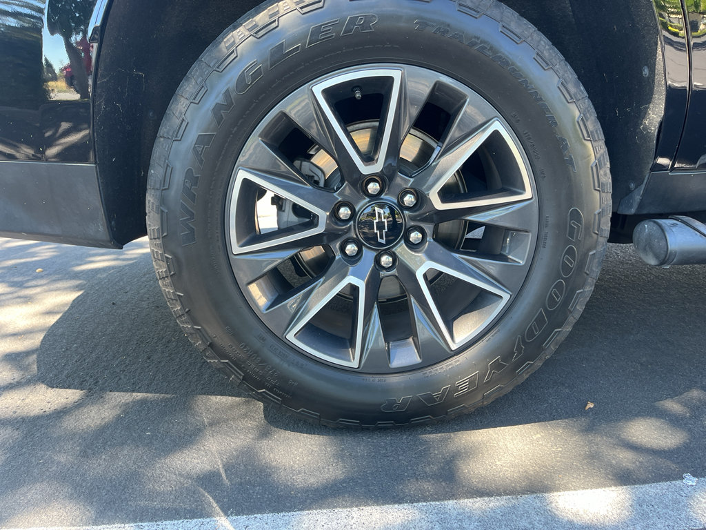 Used 2022 Chevrolet Tahoe Z71 w/ Luxury Package AWD/4WD image 12