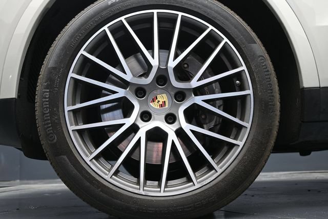 Used 2022 Porsche Cayenne Platinum Edition AWD/4WD image 11