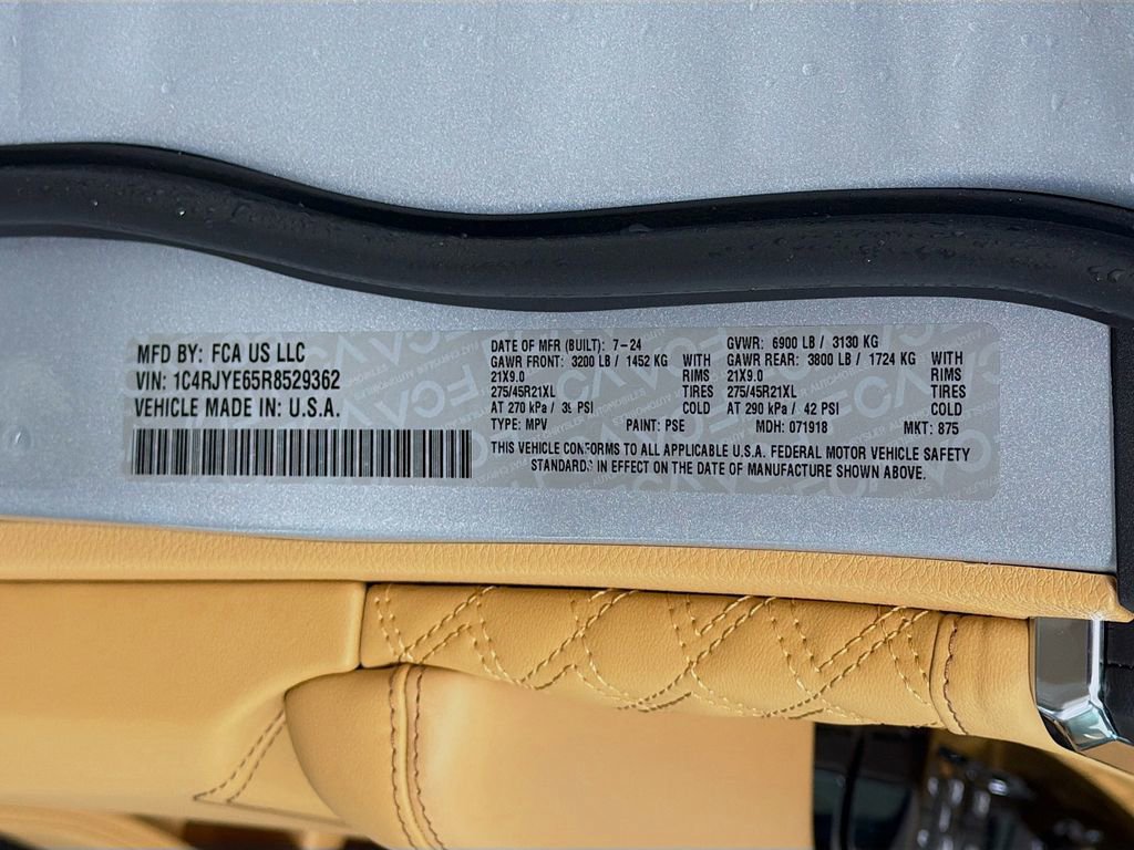 Used 2024 Jeep Grand Cherokee Summit AWD/4WD image 37