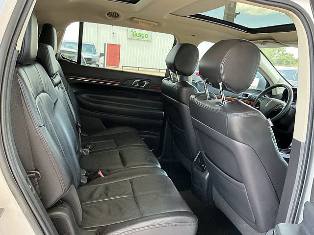 Used 2019 Lincoln MKT AWD image 12