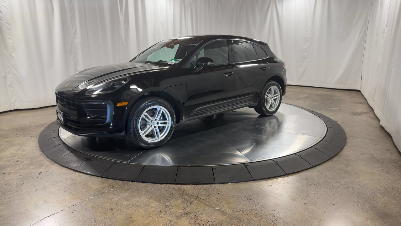 Used 2024 Porsche Macan AWD/4WD image 10