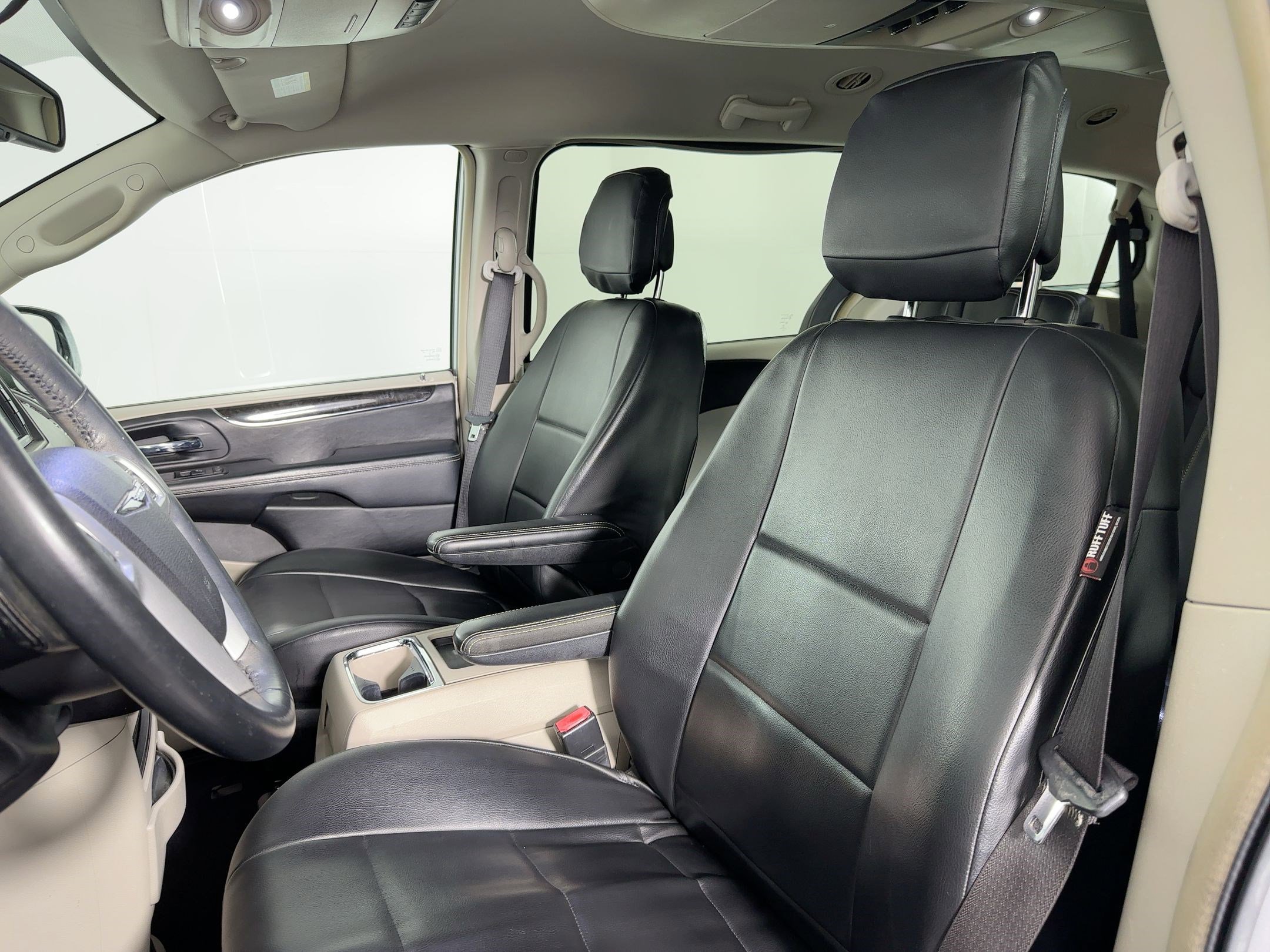 Used 2014 Chrysler Town & Country Touring image 22