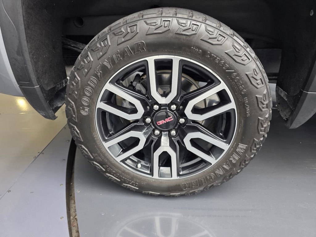 Used 2024 GMC Sierra 1500 AT4 w/ Technology Package image 18