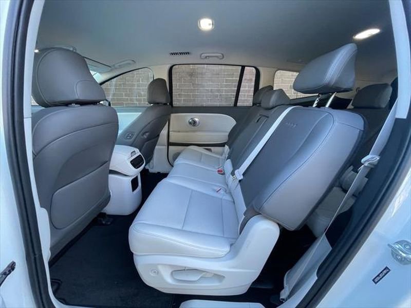 New 2026 Hyundai Ioniq 9 SEL w/ Tow & Go Package AWD/4WD image 16