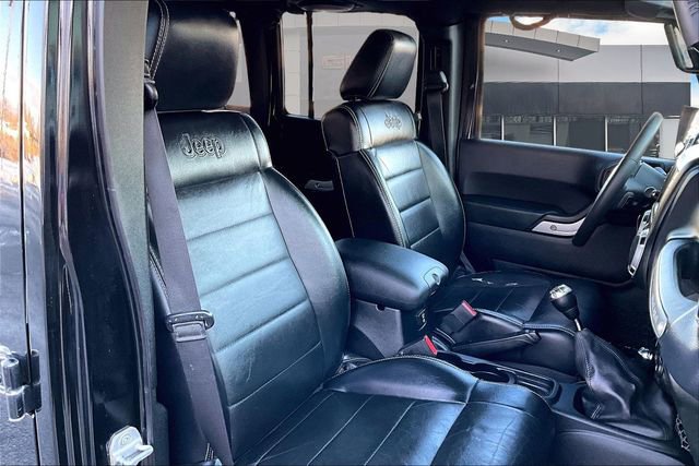 Used 2012 Jeep Wrangler Unlimited Rubicon w/ Connectivity Group image 7