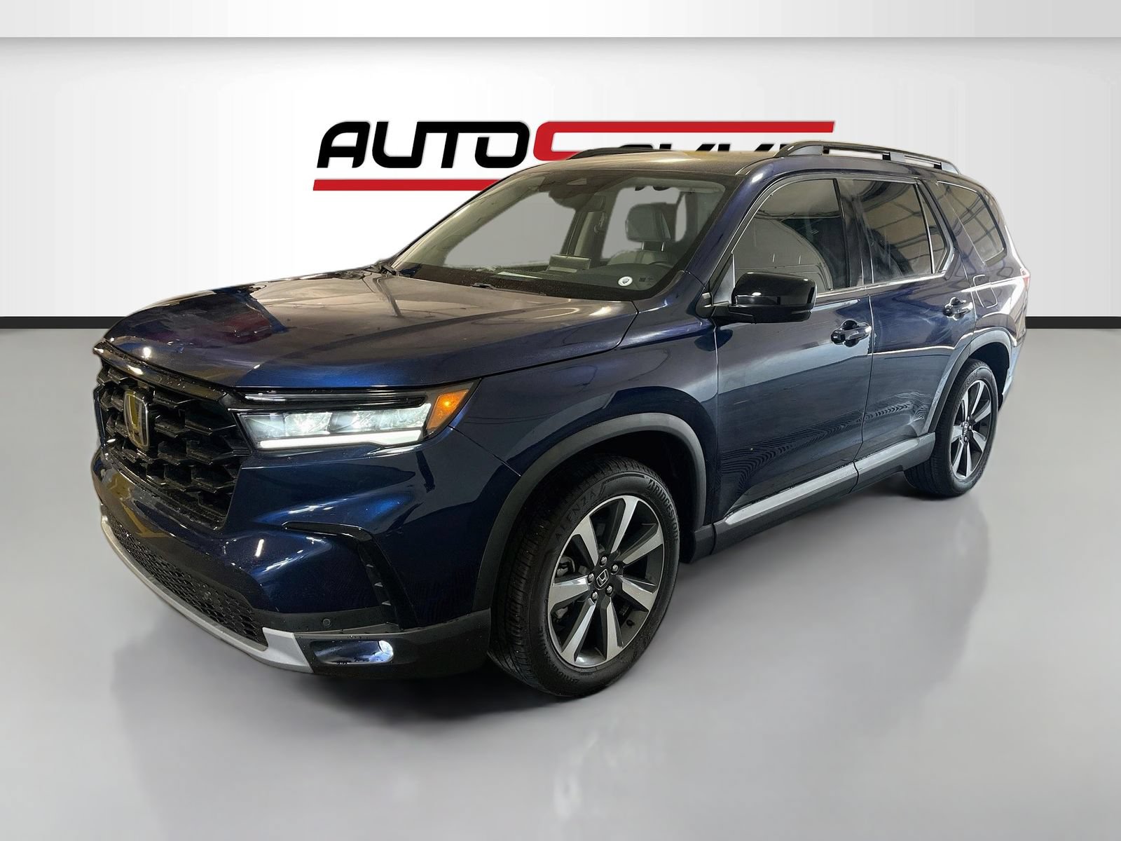Used 2025 Honda Pilot Touring image 3