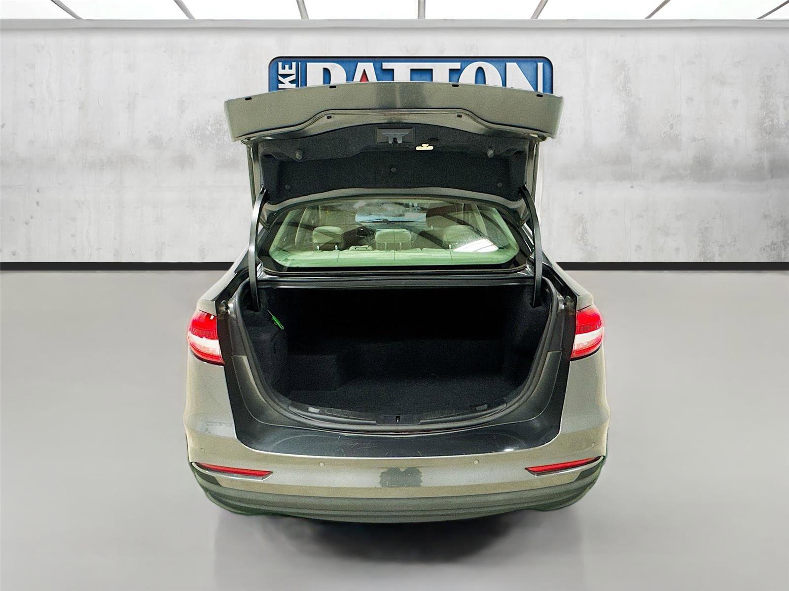 Used 2019 Ford Fusion SE image 25