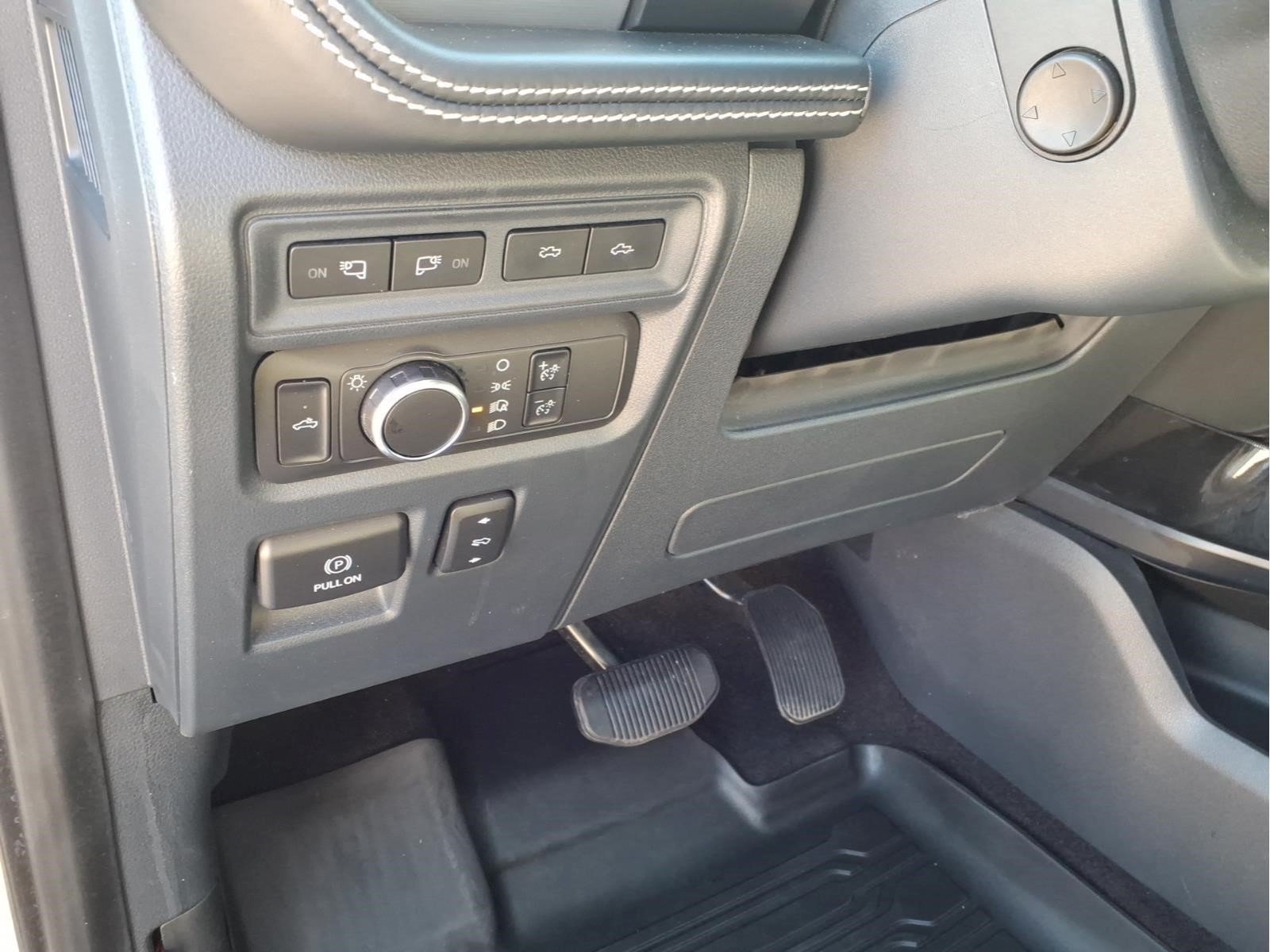 Used 2022 Ford F150 Lightning Platinum AWD/4WD image 29