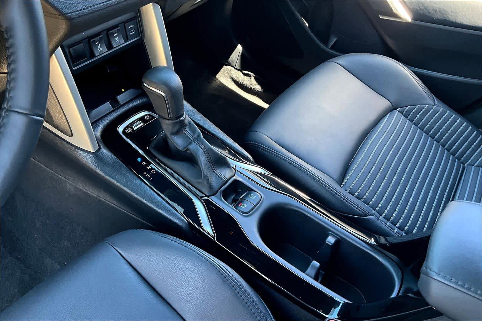 Used 2024 Toyota Corolla Cross XSE w/ Convenience Package image 17